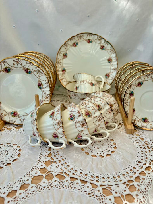 Antique Royal Albert Crown China set for 6 - in total are 21 pieces