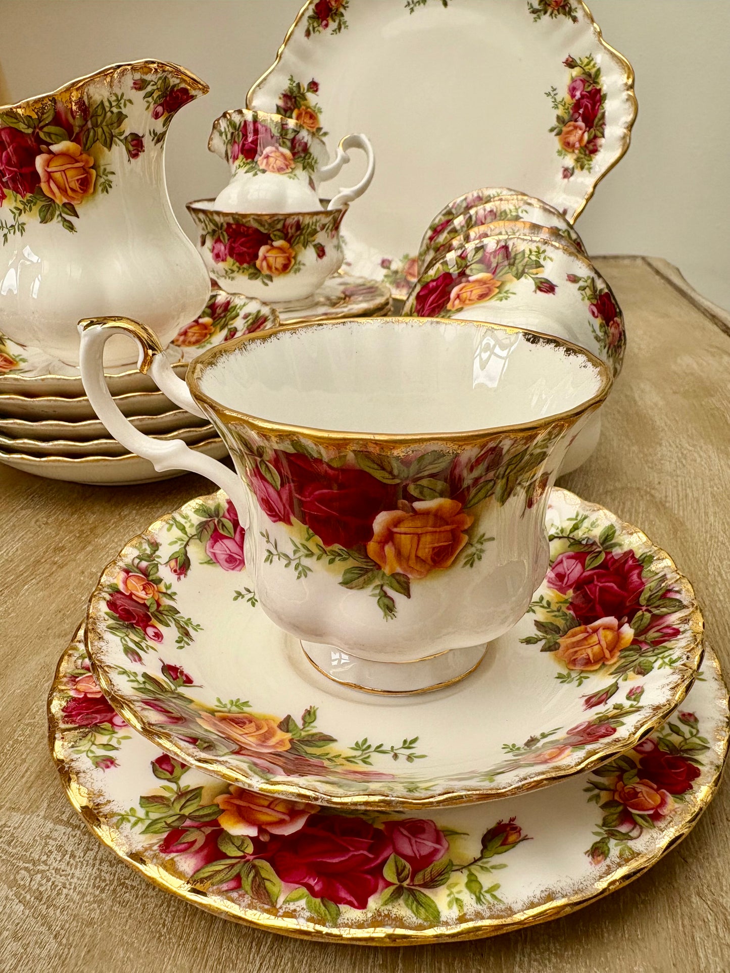 Royal Albert Old Country Roses 22-piece bone china tea and coffee set