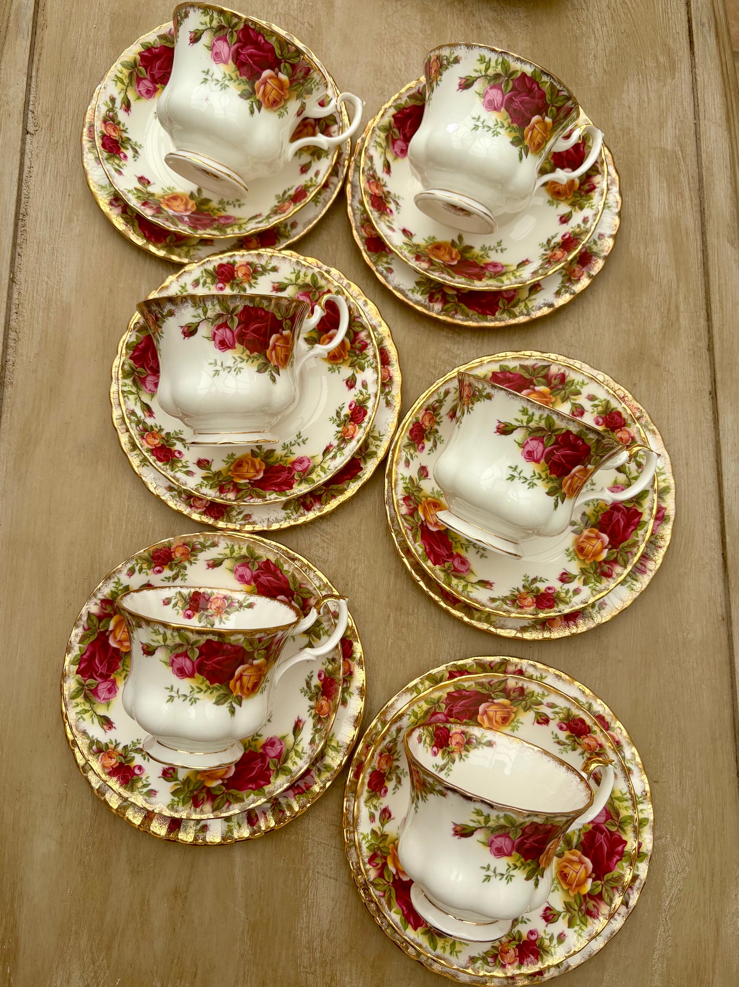 Royal Albert Old Country Roses 22-piece bone china tea and coffee set