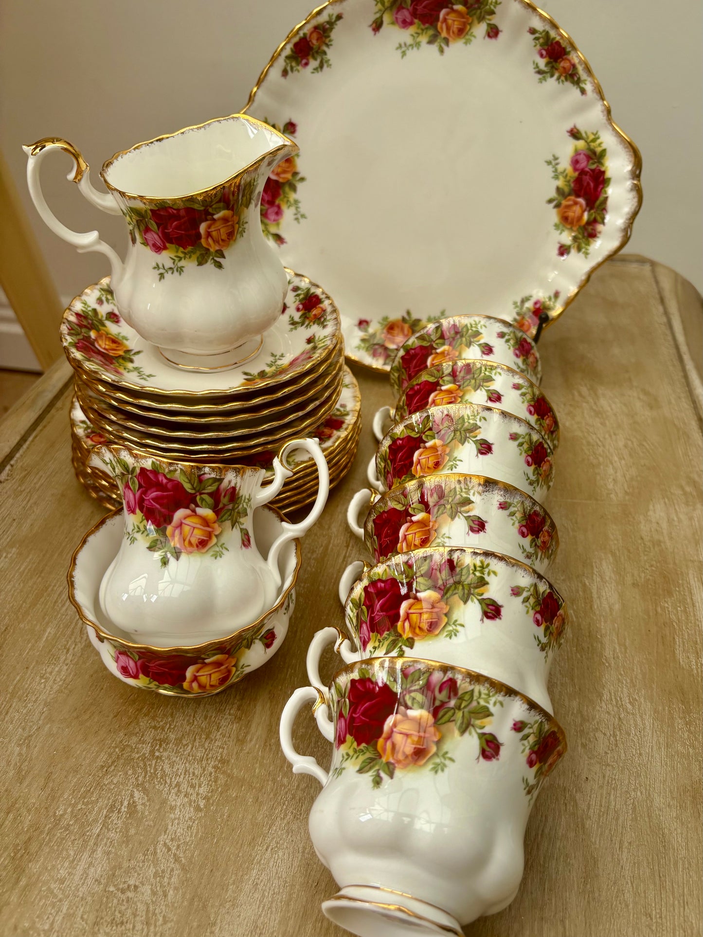 Royal Albert Old Country Roses 22-piece bone china tea and coffee set