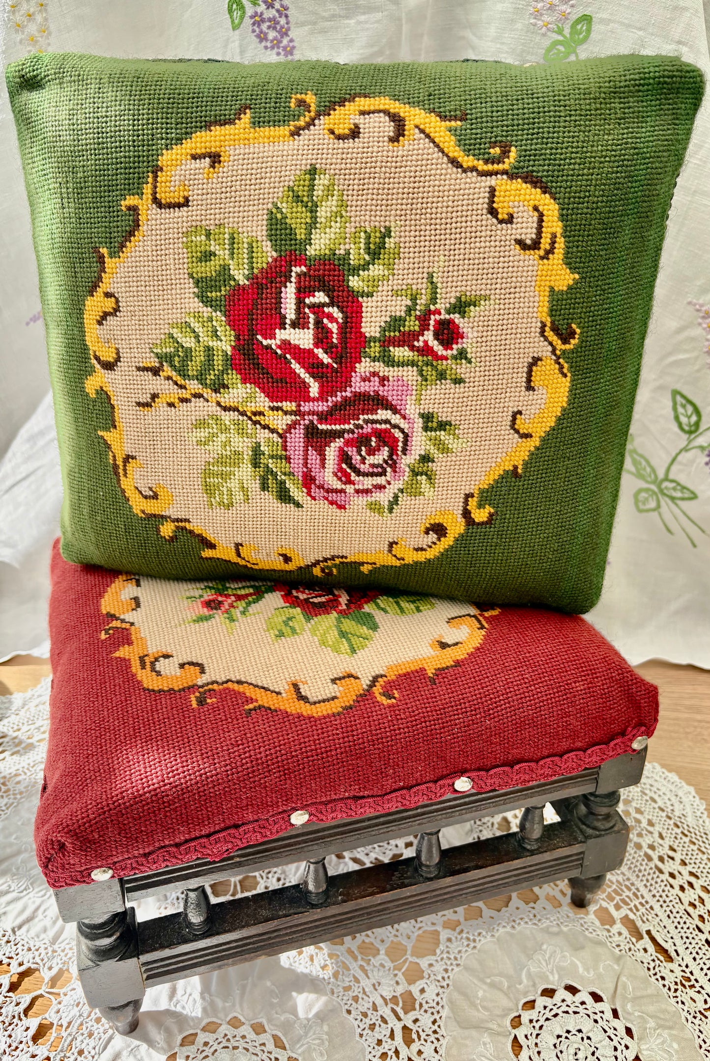 Green_and_Red_Footstool1