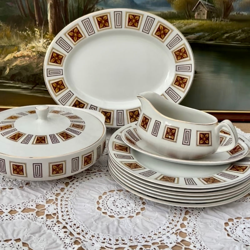 Wood & Sons Alpine White 10‑piece dinner service with tureen, oval platter and gravy dish
