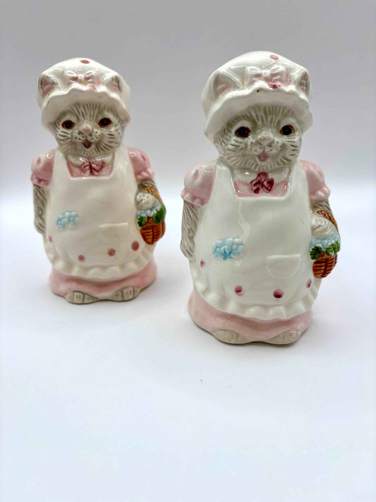 Vintage Salt and Pepper Shaker Set of Cats Dressed for Market
