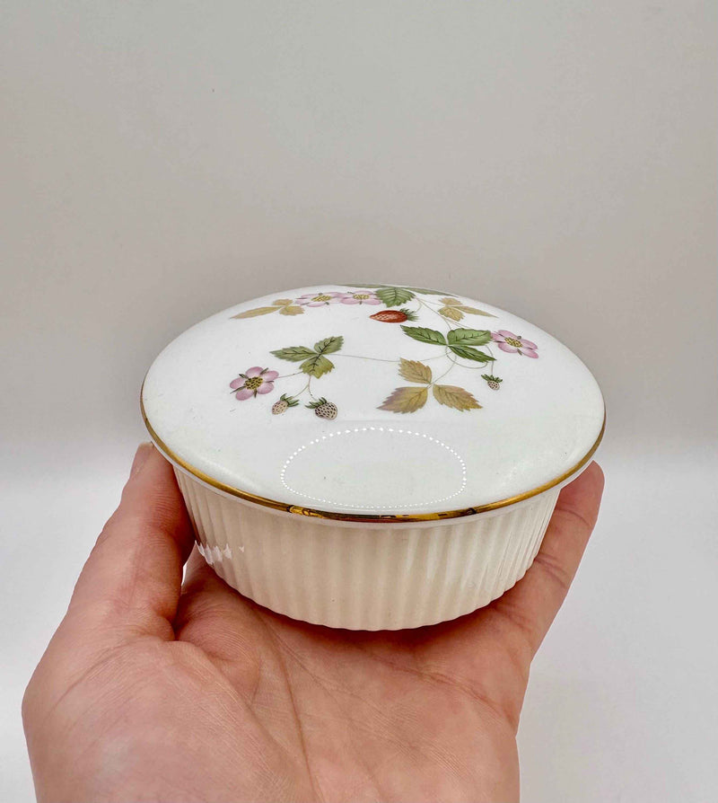 Vintage ceramic lidded trinket box - Wedgwood