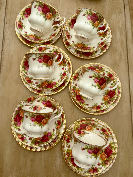 Royal Albert Old Country Roses 22-piece bone china tea and coffee set