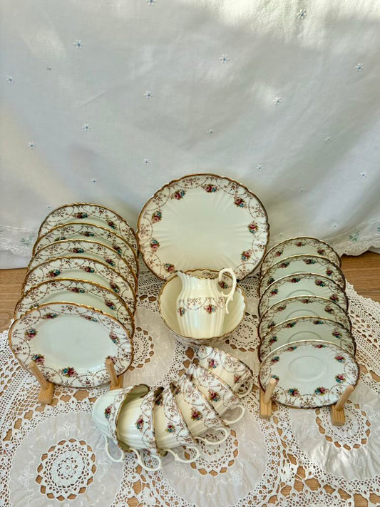 Antique Royal Albert Crown China set for 6 - in total are 21 pieces