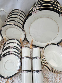 Royal Doulton Vogue Enchantment TC1156 Bone China Dinner Service 36 Pieces 1984