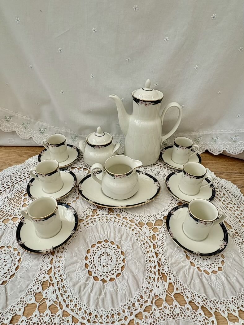 Royal Doulton Vogue Enchantment TC1156 Bone China Dinner Service 36 Pieces 1984