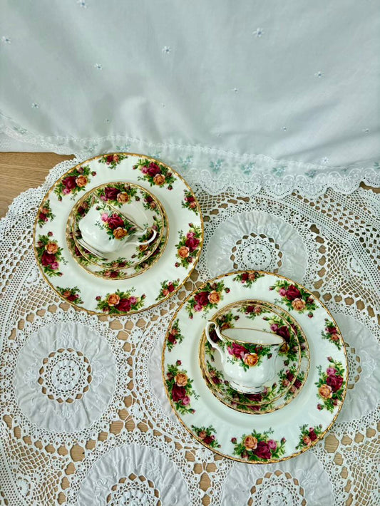 Royal Albert Old Country Roses Bone China Tea Set 8 Pieces 1962