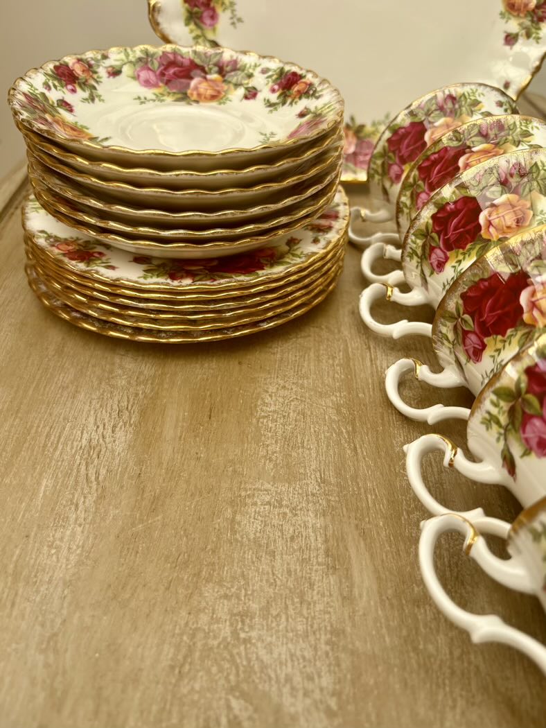 Set of floral teacups and saucers on a wooden surface
