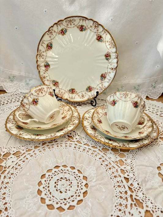 Antique Royal Albert Crown China set for 6 - in total are 21 pieces