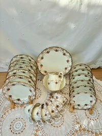 Antique Royal Albert Crown China set for 6 - in total are 21 pieces