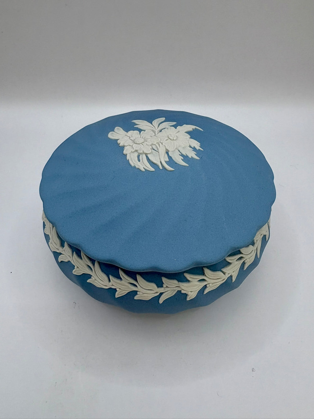 Vintage Wedgwood blue jasperware fluted trinket box with lid