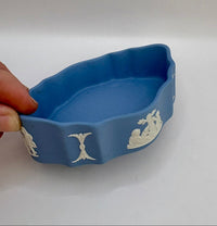 Trinket tray Wedgwood blue jasperware jewelry holder dish with white classical design, ideal for rings or earrings