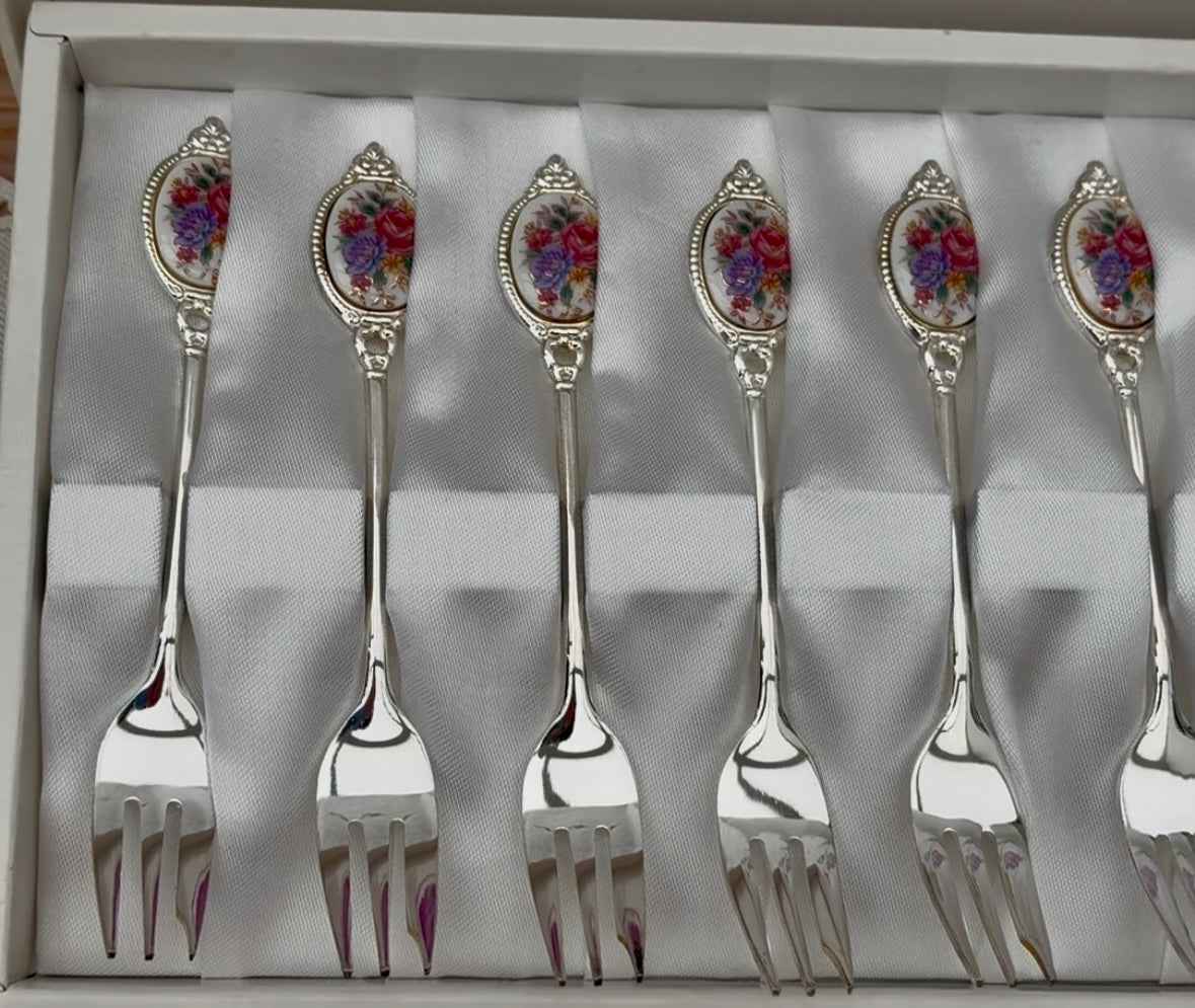 Royal County Meadow Silver-Plated Collection | Pastry Forks and Spoons sets