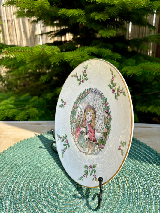 Vintage 1978 Royal Doulton Christmas Porcelain Decor Plate in Original Box