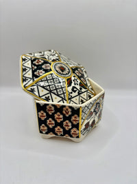 Vintage Masons Applique Hexagonal Porcelain Trinket Box with Lid