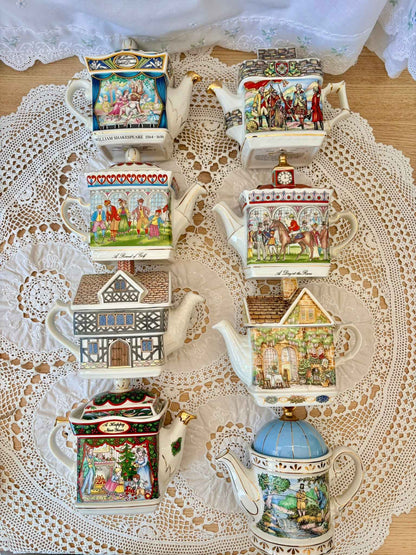 Vintage Sadler Christmas Morning Family Teapot Holiday Collectible