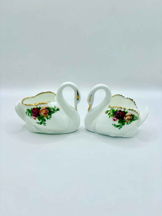 Set of 2 Royal Albert Old Country Roses Swans vases – Gold Trim 1970s
