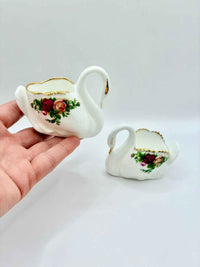 Set of 2 Royal Albert Old Country Roses Swans vases – Gold Trim 1970s