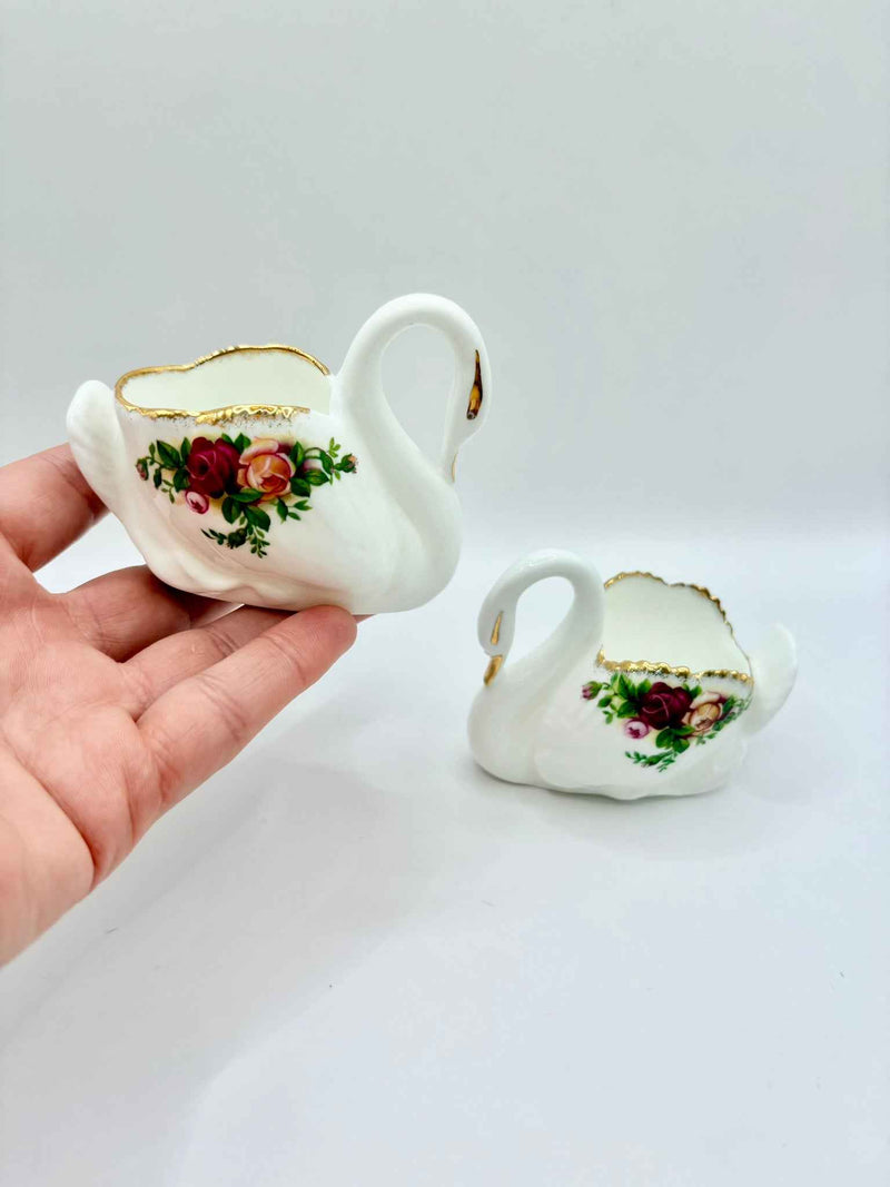 Set of 2 Royal Albert Old Country Roses Swans vases – Gold Trim 1970s