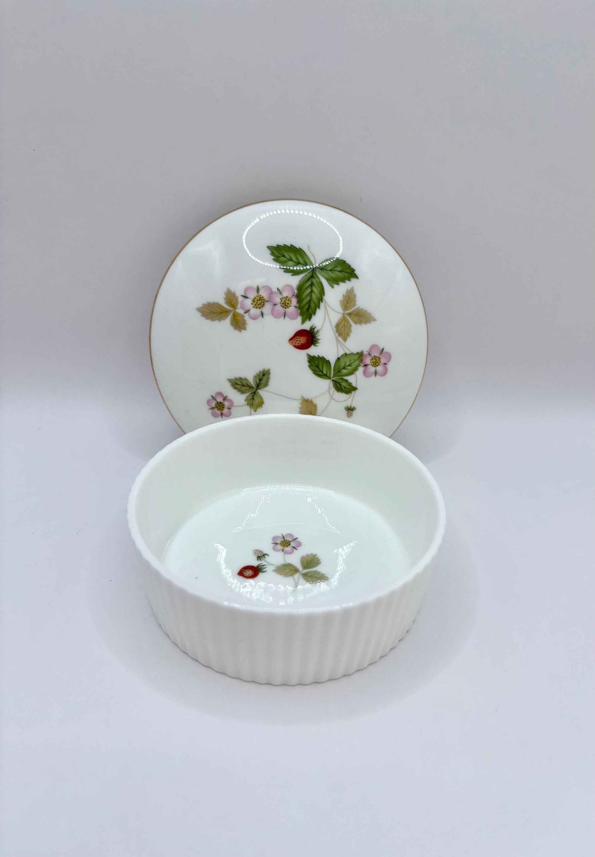 Vintage ceramic lidded trinket box - Wedgwood