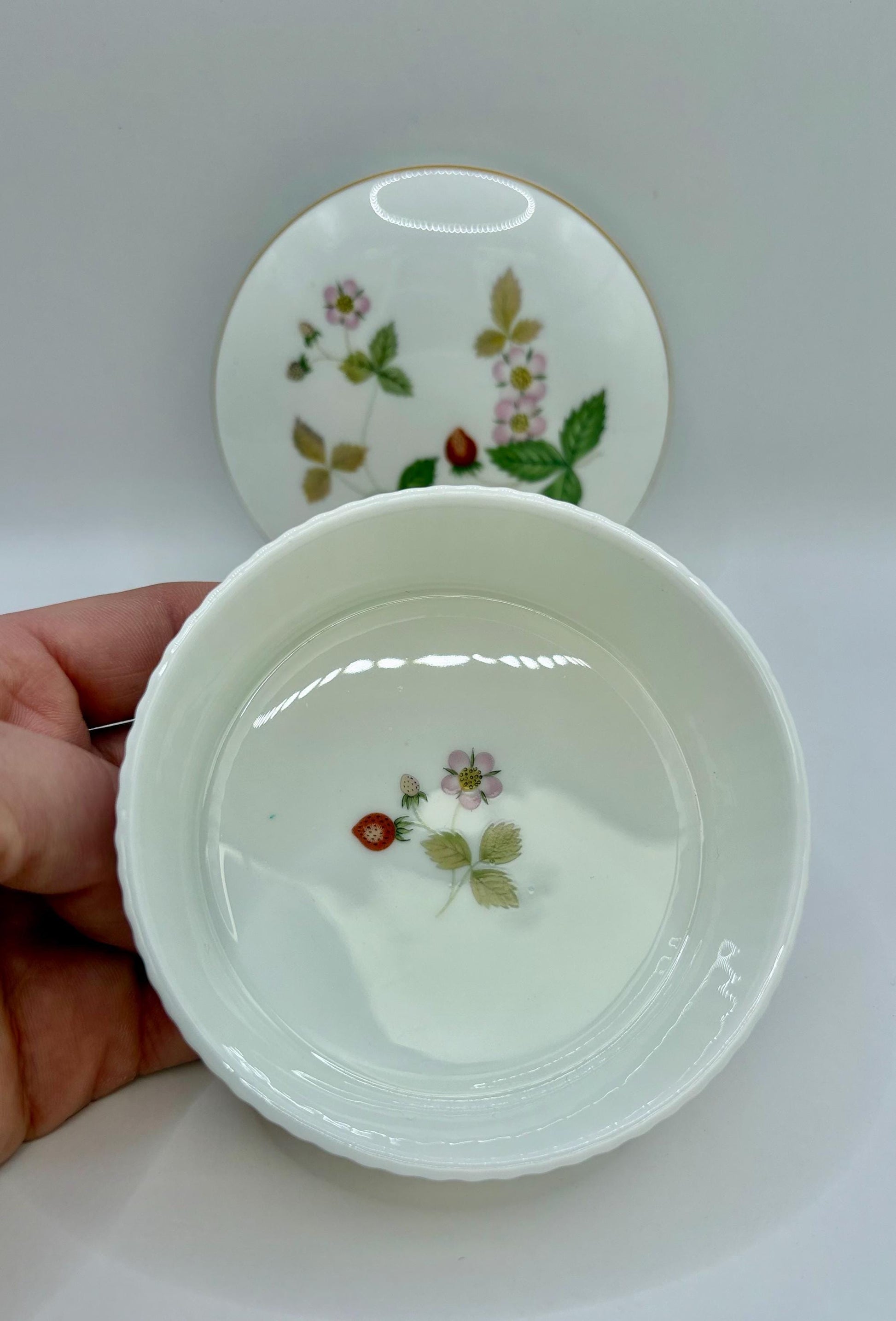 Vintage ceramic lidded trinket box - Wedgwood3
