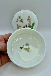 Vintage ceramic lidded trinket box - Wedgwood