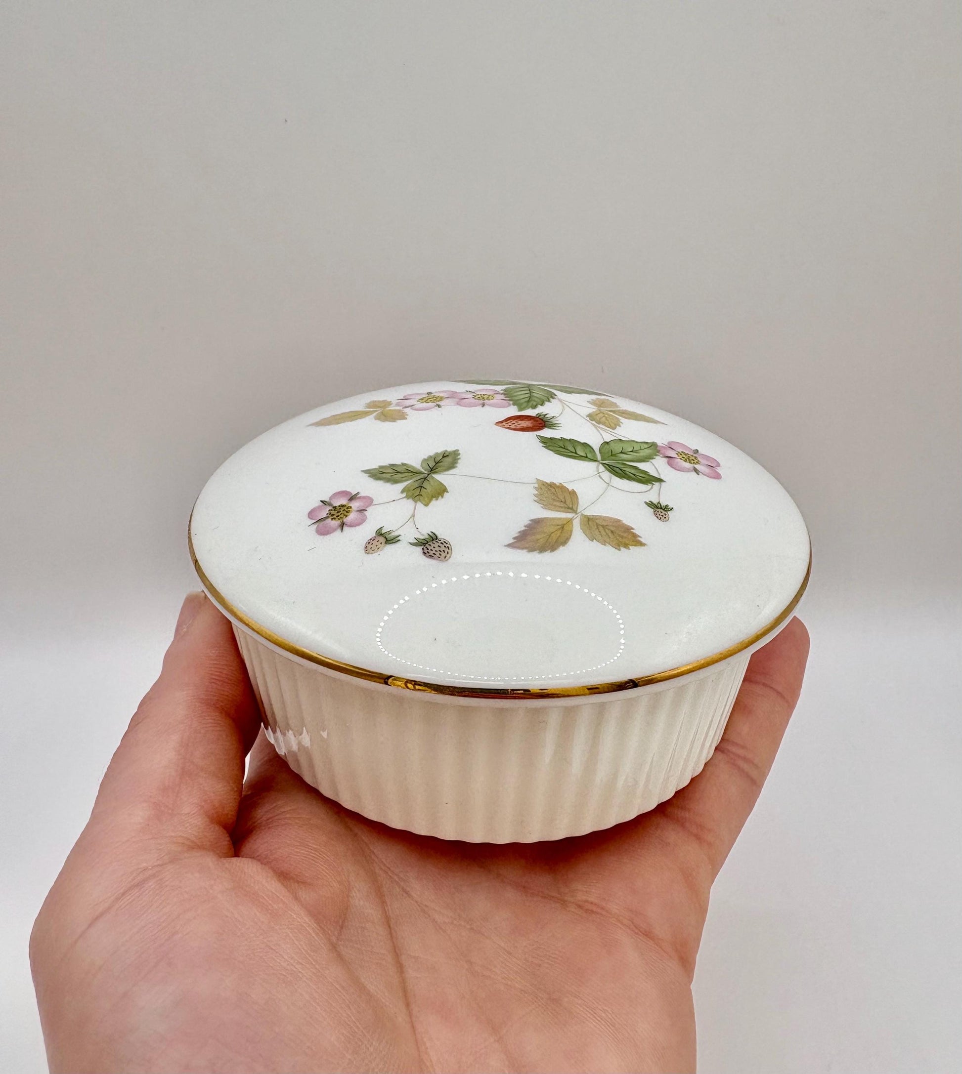 Vintage ceramic lidded trinket box - Wedgwood4