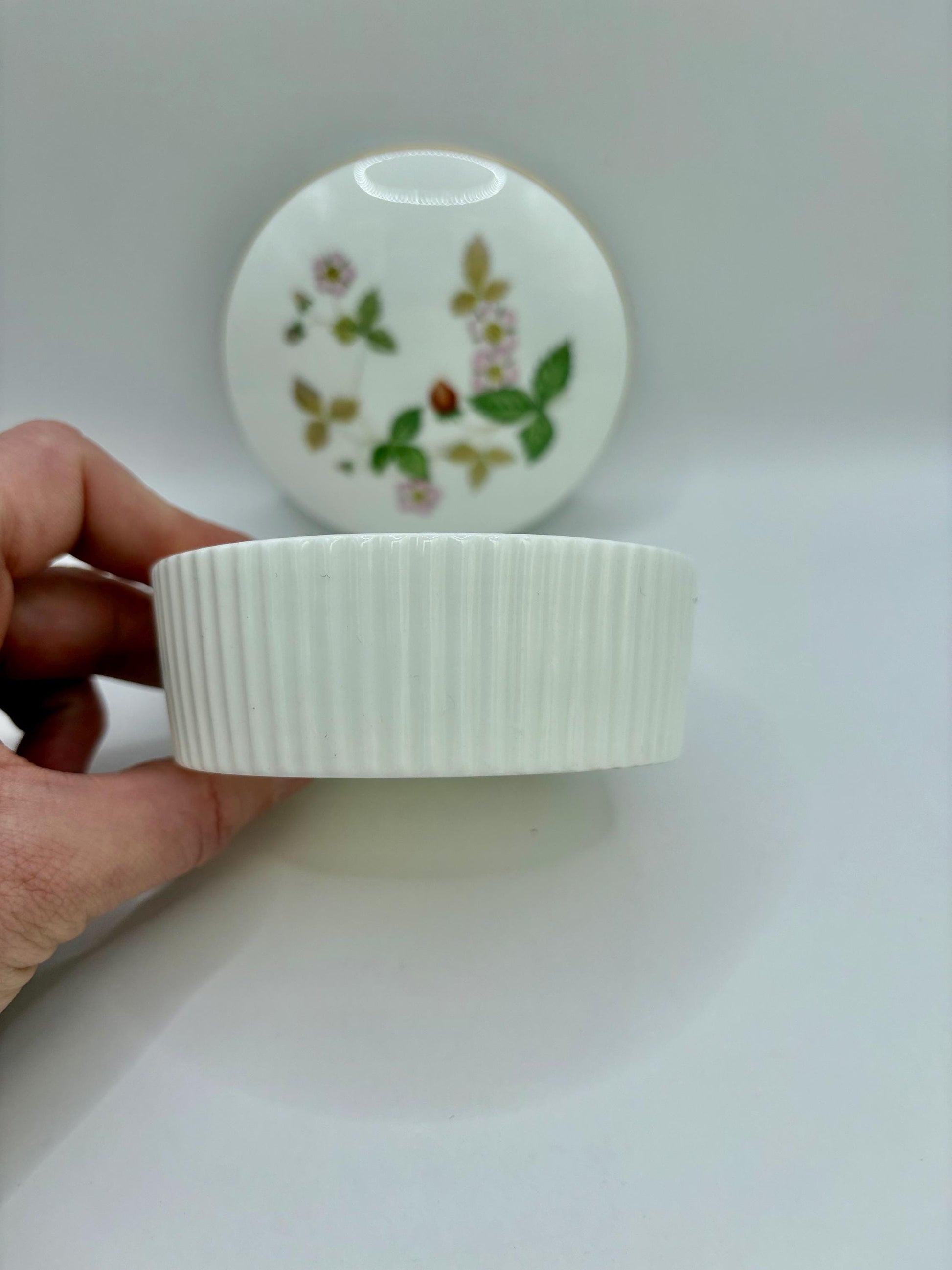 Vintage ceramic lidded trinket box - Wedgwood5