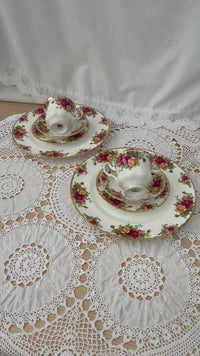 Royal Albert Old Country Roses Bone China Dinner Tea Set 28 Pieces 1962