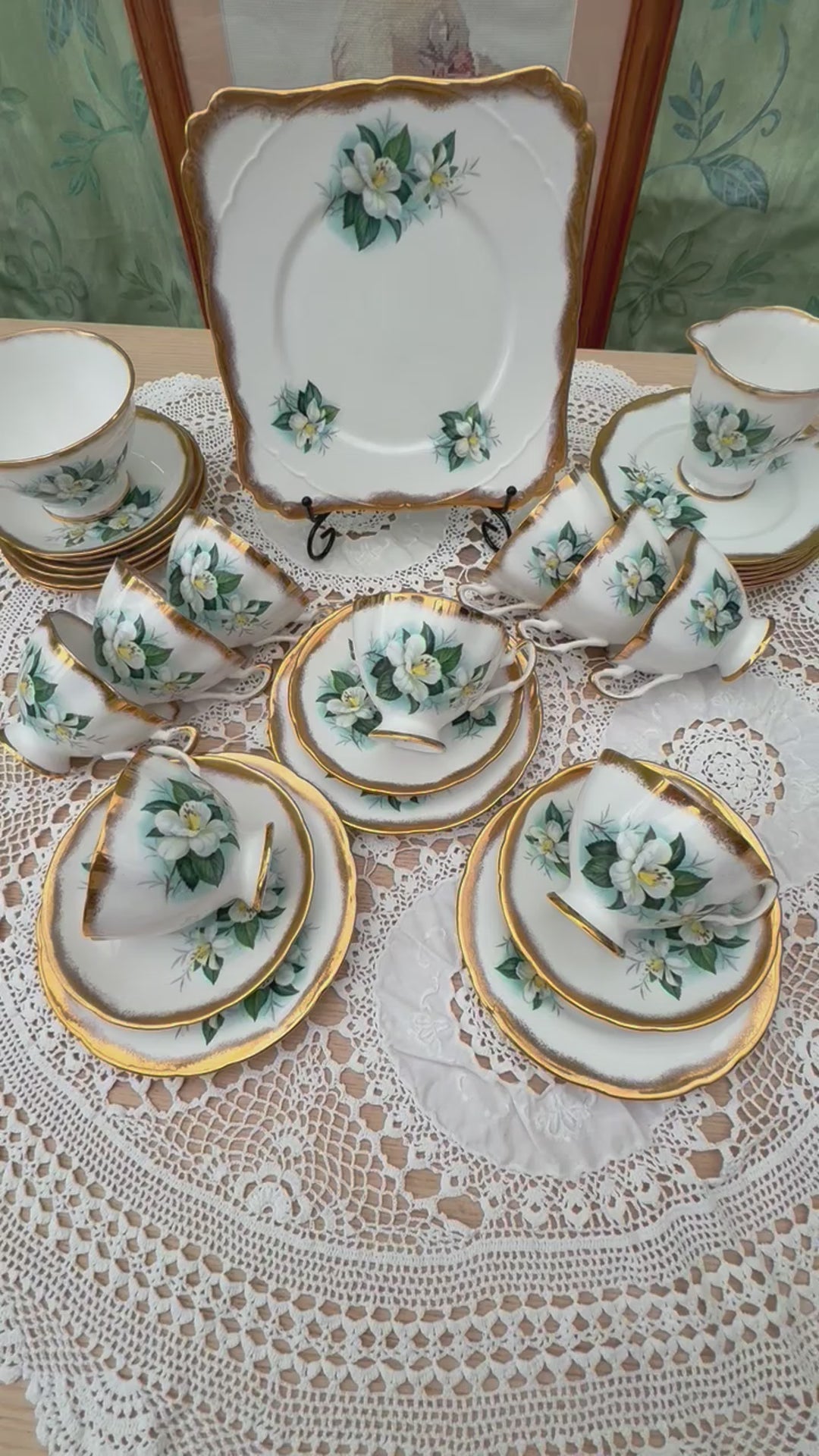 Video Vintage Salisbury China floral tea trio set