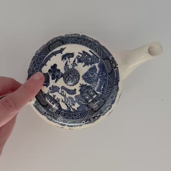 video showing in detail the Johnson Bros teapot