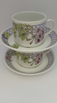 Wade Ringtons vintage tea and coffee set with floral trellis design, 2 cups and saucers from 1980s