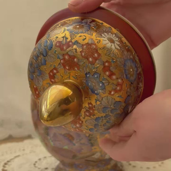 Rotating view of Japanese Satsuma lidded urn showing all sides